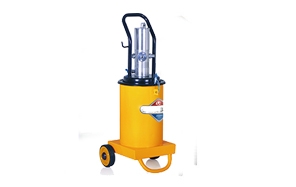 Pneumatic oiling machine